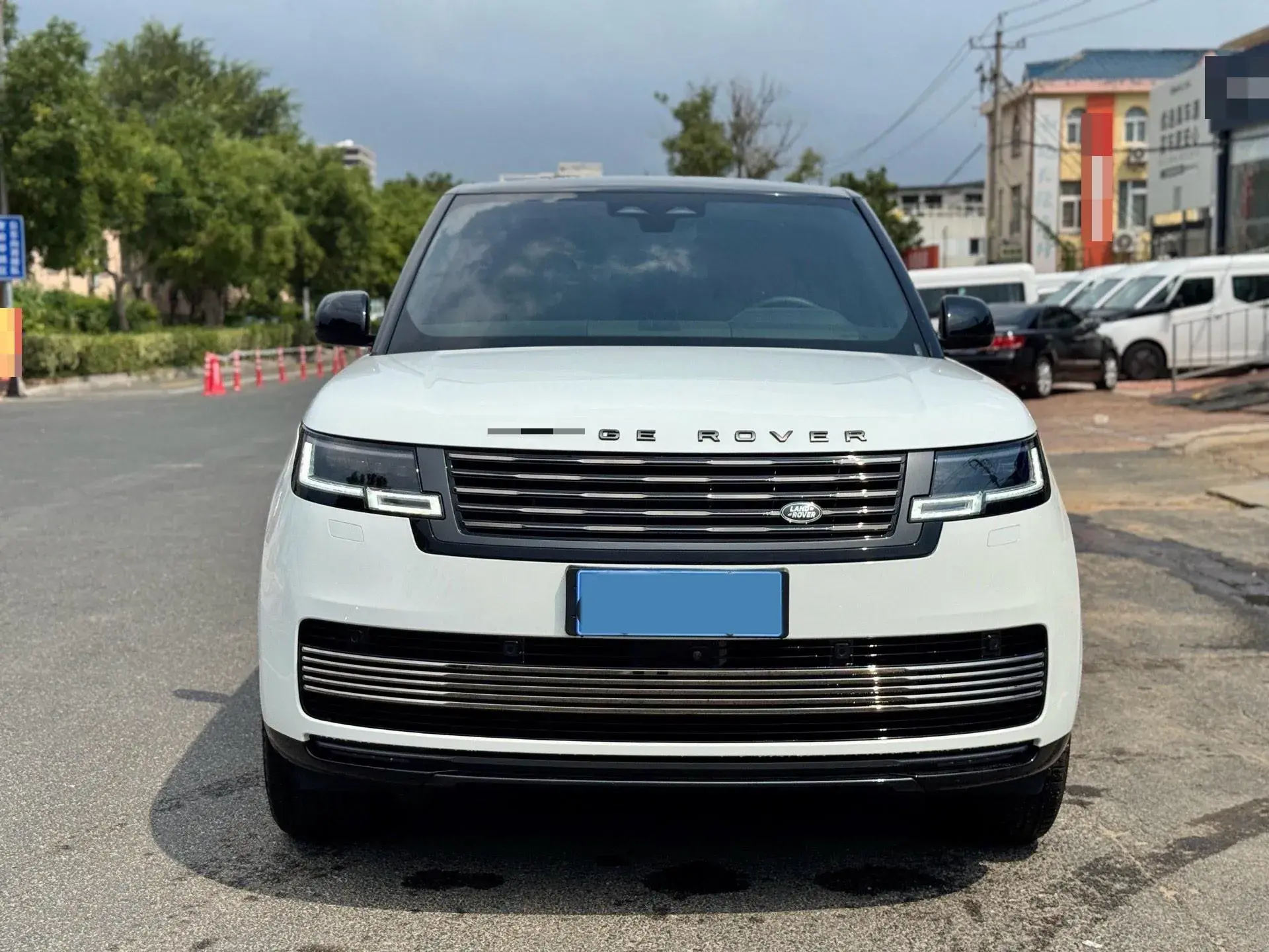 2025 LAND ROVER thumbnail 2