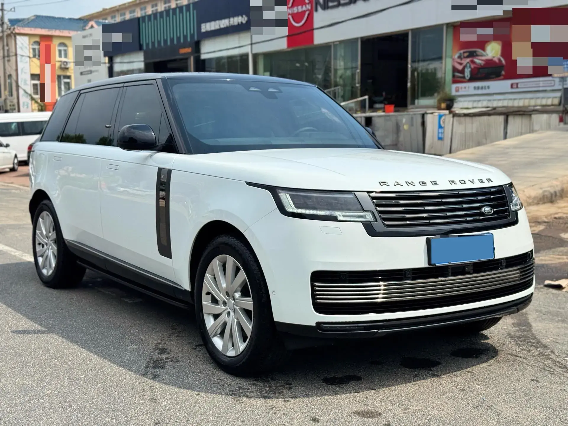 2025 LAND ROVER thumbnail 3