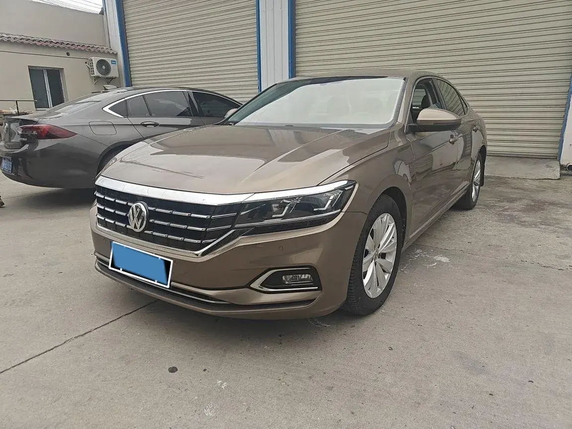 2019 VOLKSWAGEN PASSAT view 1