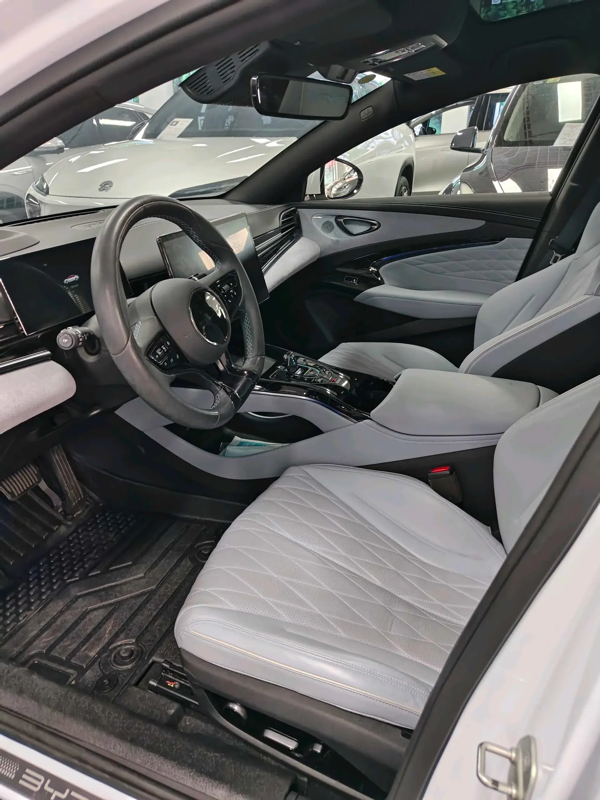 2022 BYD SEAL thumbnail 3