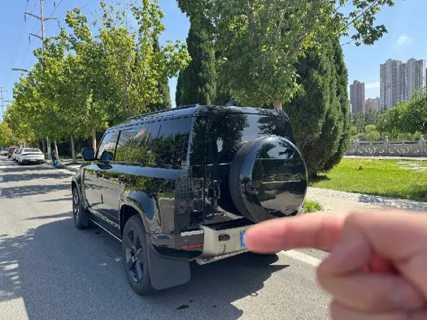 2023 LAND ROVER thumbnail 2