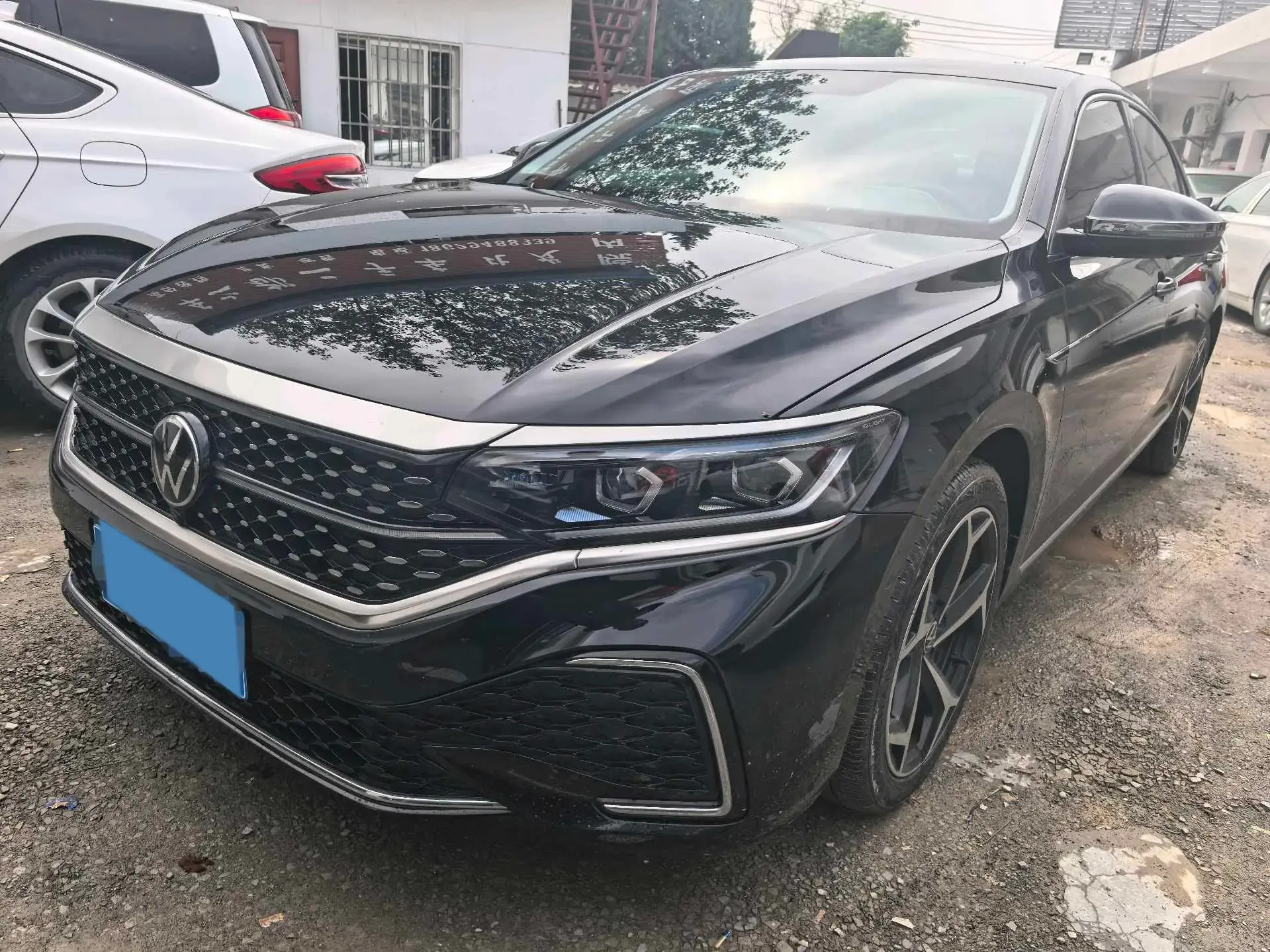 2023 VOLKSWAGEN PASSAT view 1