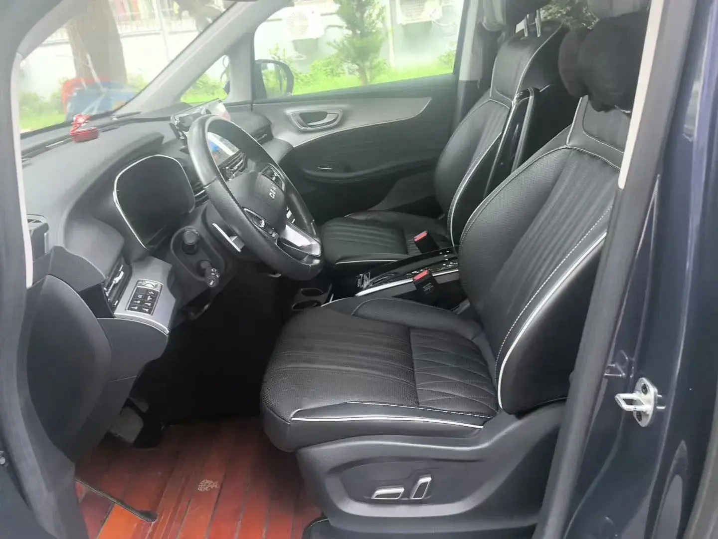 2022 ROEWE IMAX8 thumbnail 4