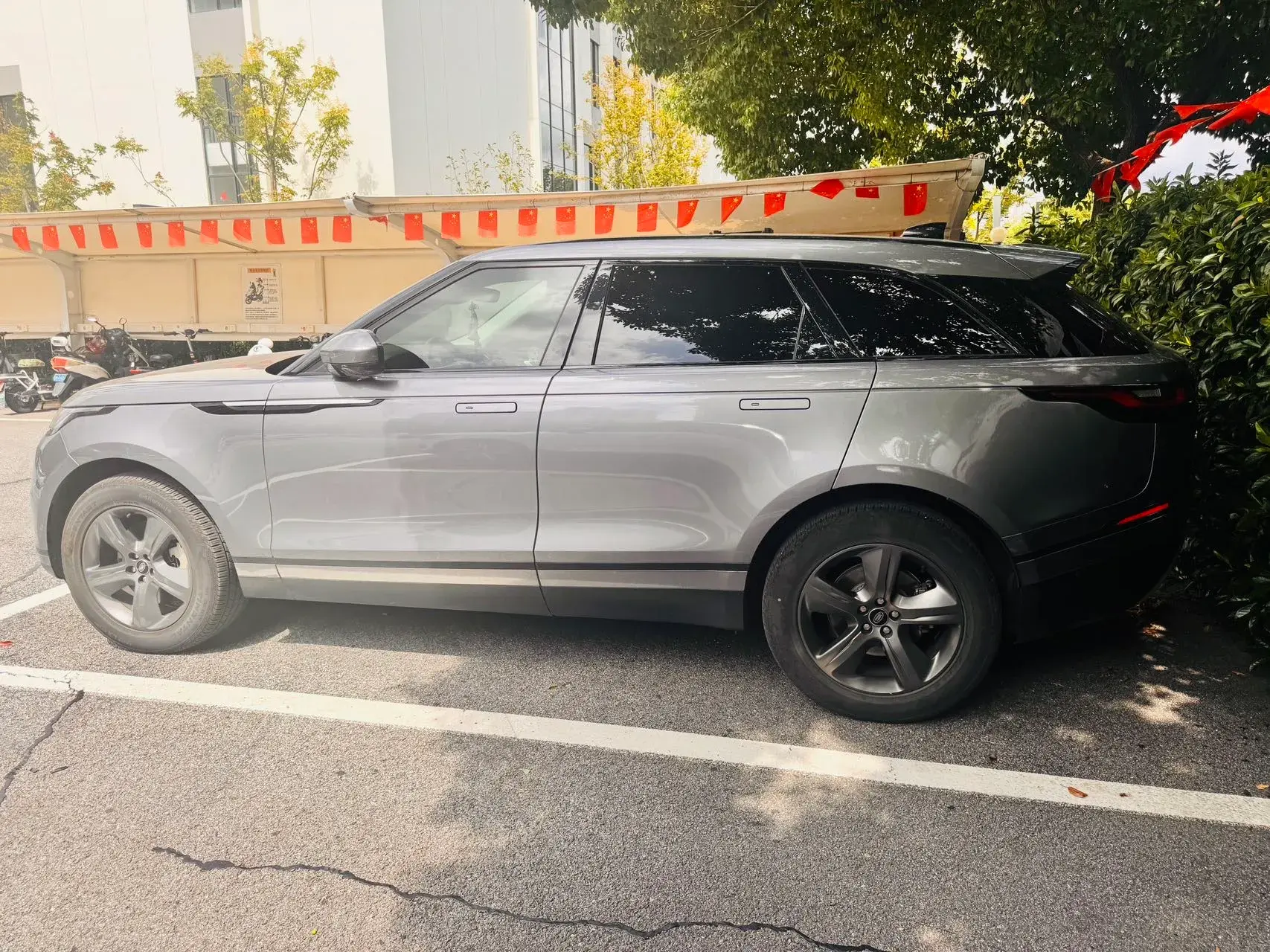 2021 LAND ROVER thumbnail 3