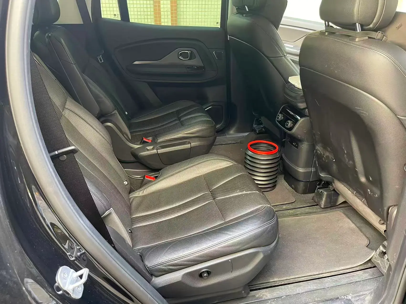 2018 NIO ES8 thumbnail 2