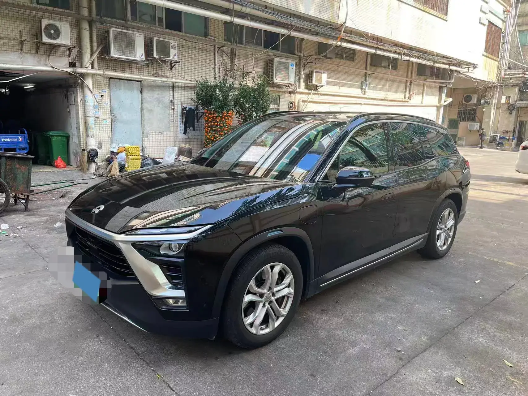 2018 NIO ES8 view 1