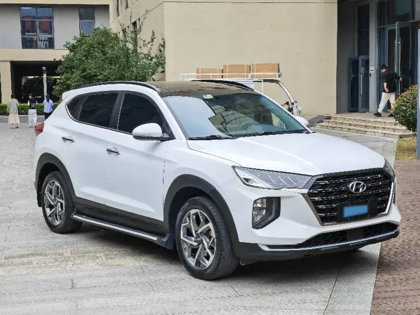 2020 HYUNDAI TUCSON thumbnail 2