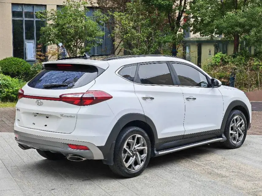 2020 HYUNDAI TUCSON thumbnail 4