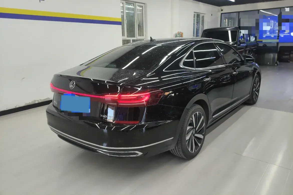 2023 VOLKSWAGEN PASSAT thumbnail 2