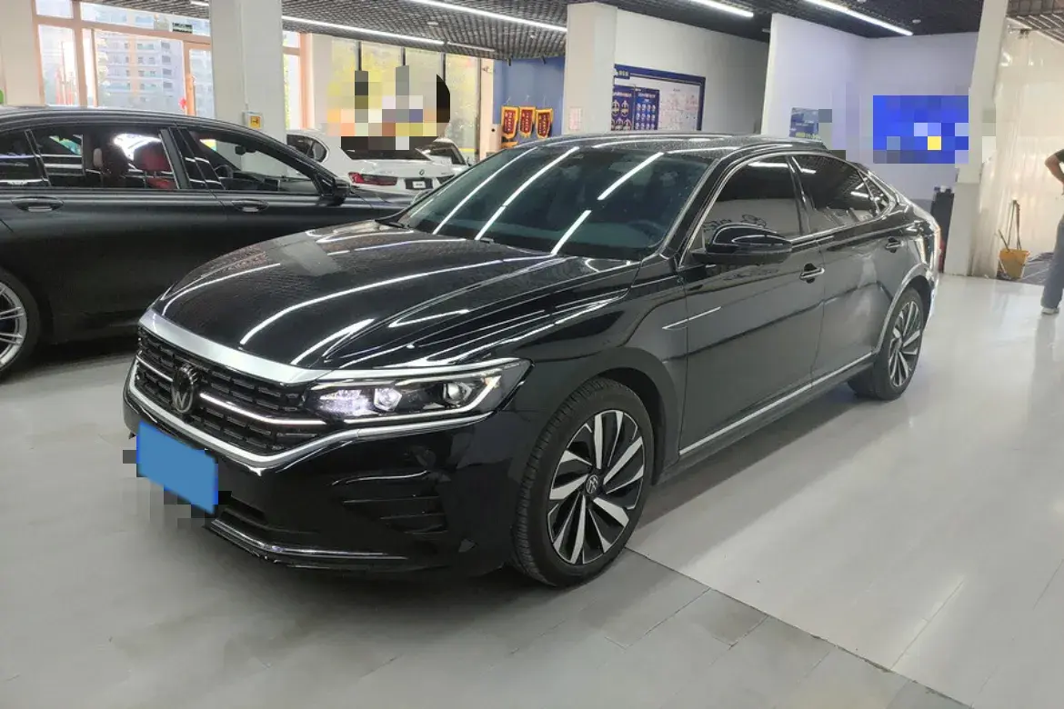 2023 VOLKSWAGEN PASSAT view 1