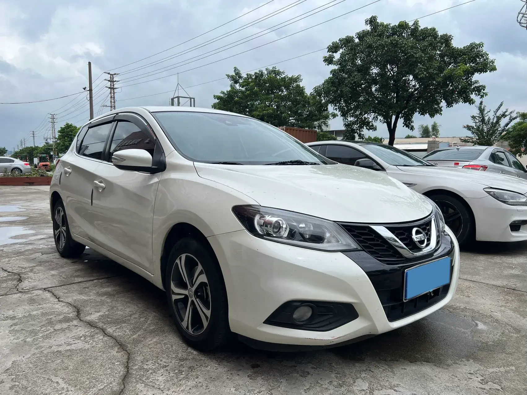2020 NISSAN TIIDA thumbnail 3