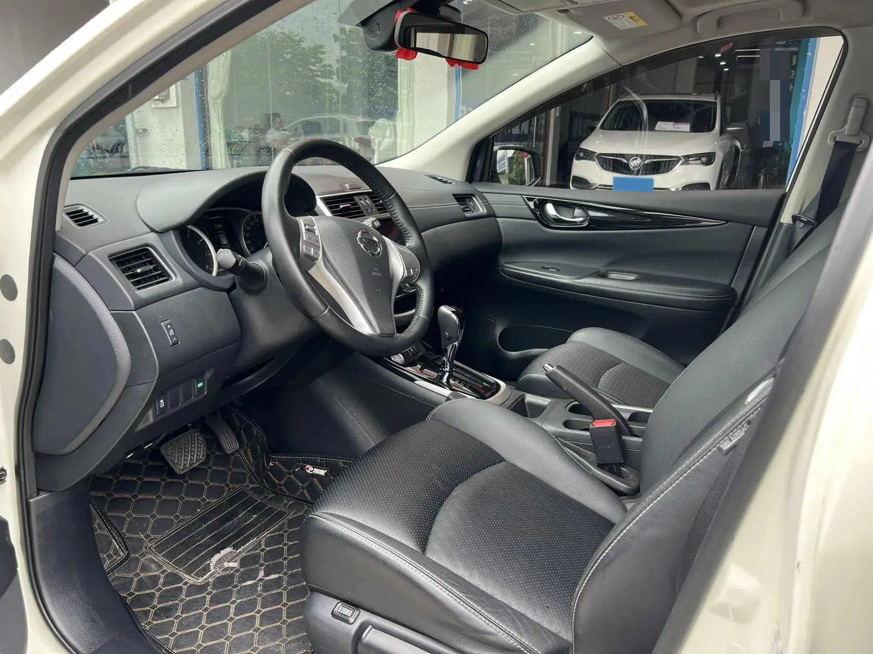 2020 NISSAN TIIDA thumbnail 4