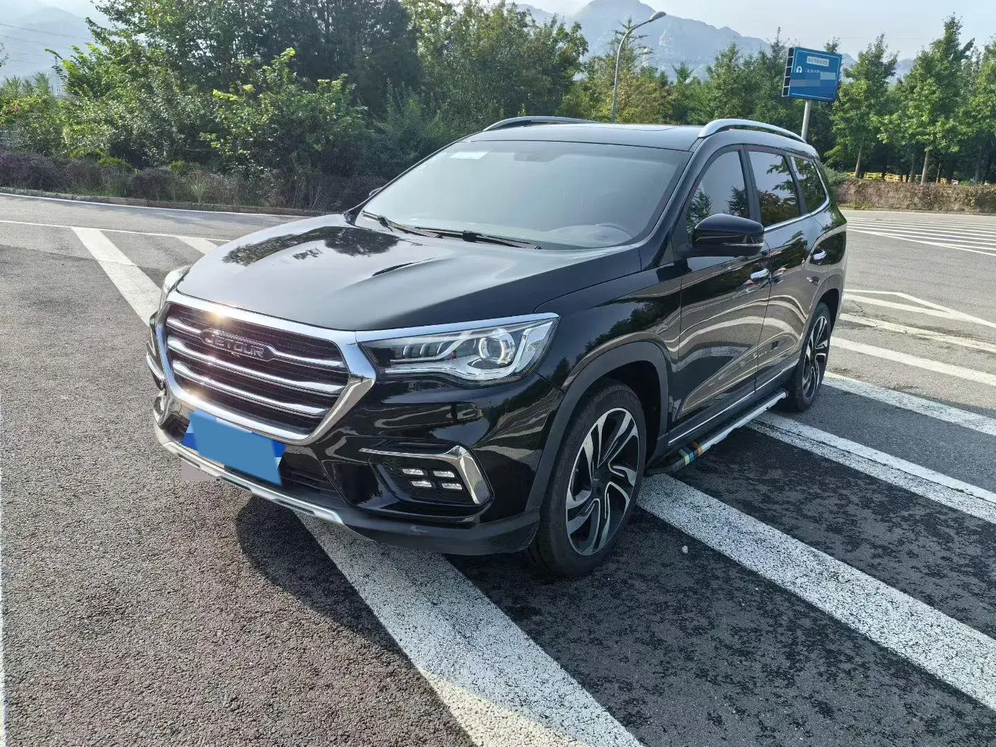 2019 JETOUR X90 view 1