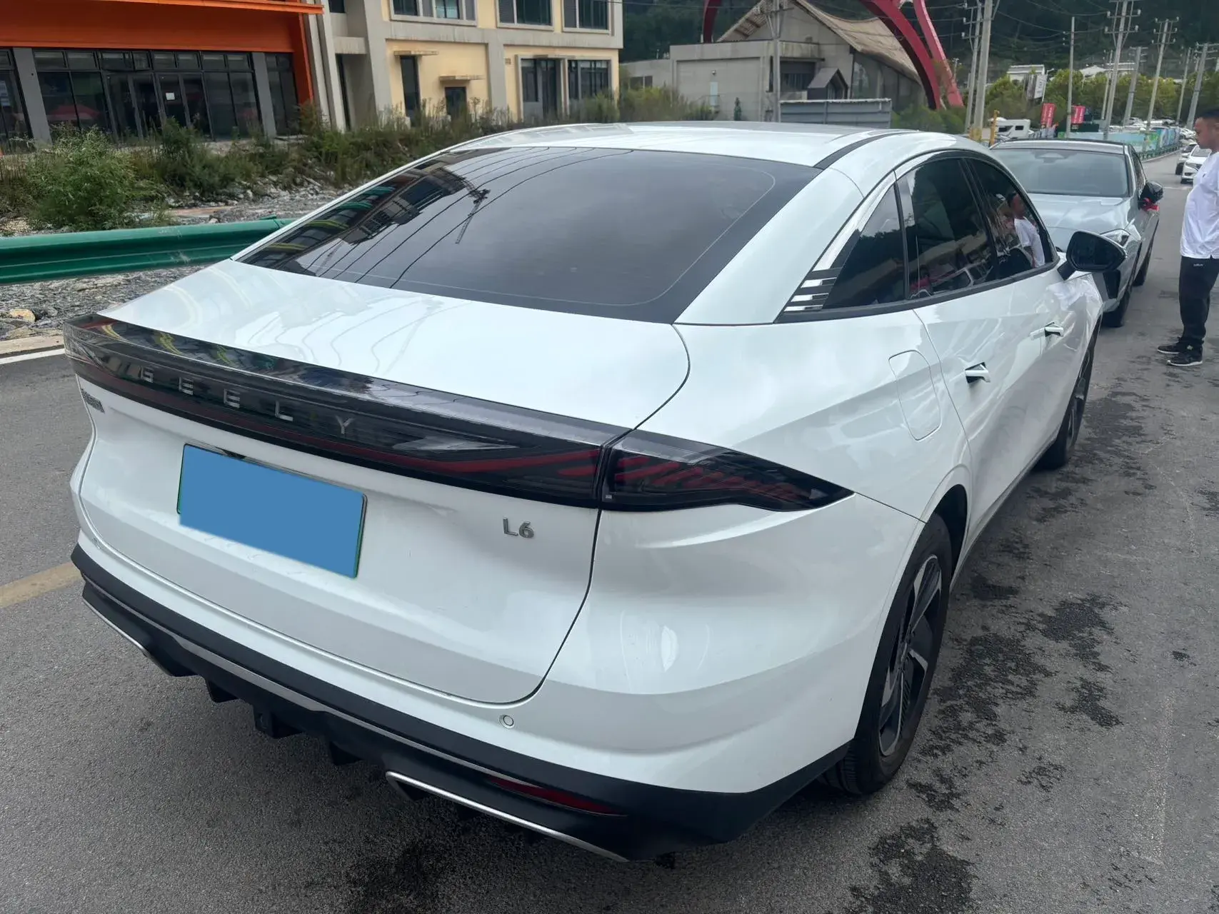 2023 GEELY GALAXY thumbnail 2