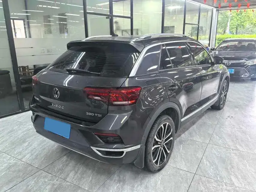 2021 VOLKSWAGEN T-ROC thumbnail 4