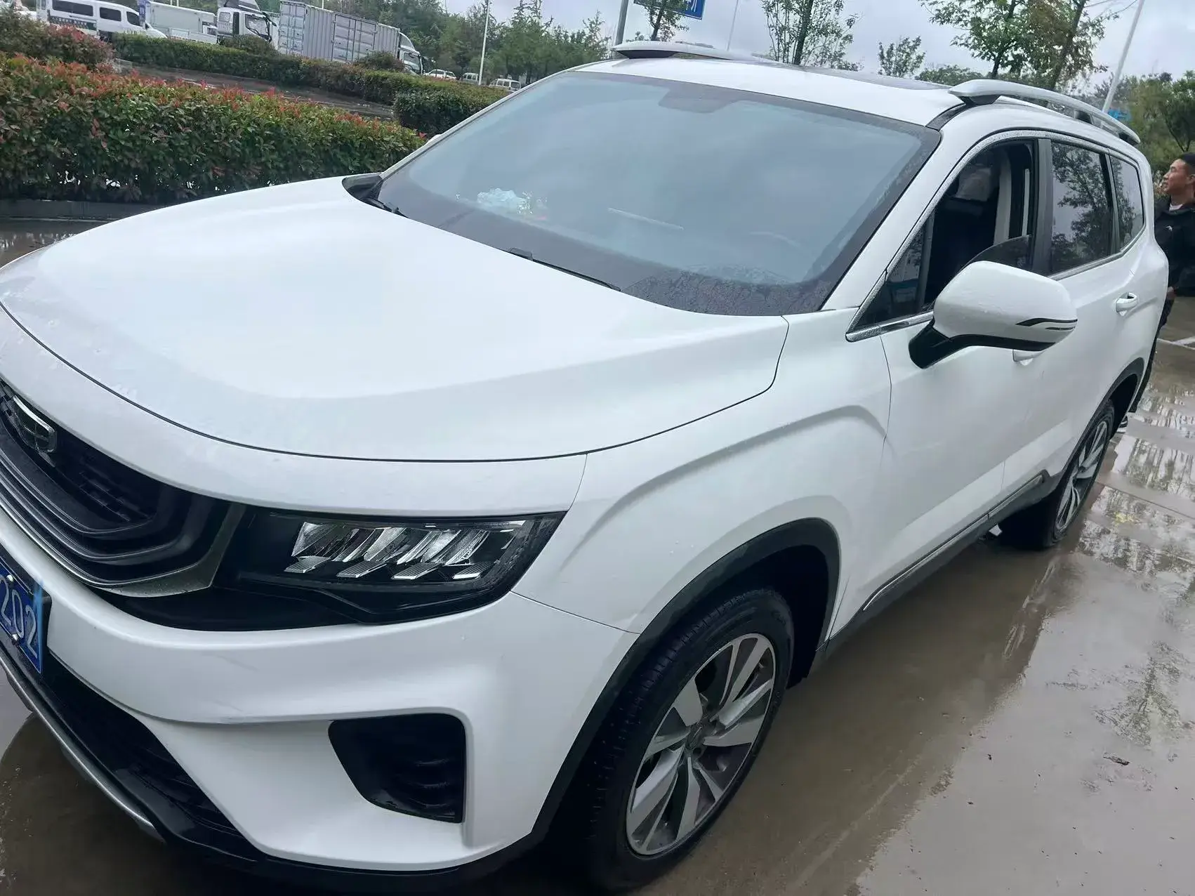 2020 GEELY OKAVANGO view 1
