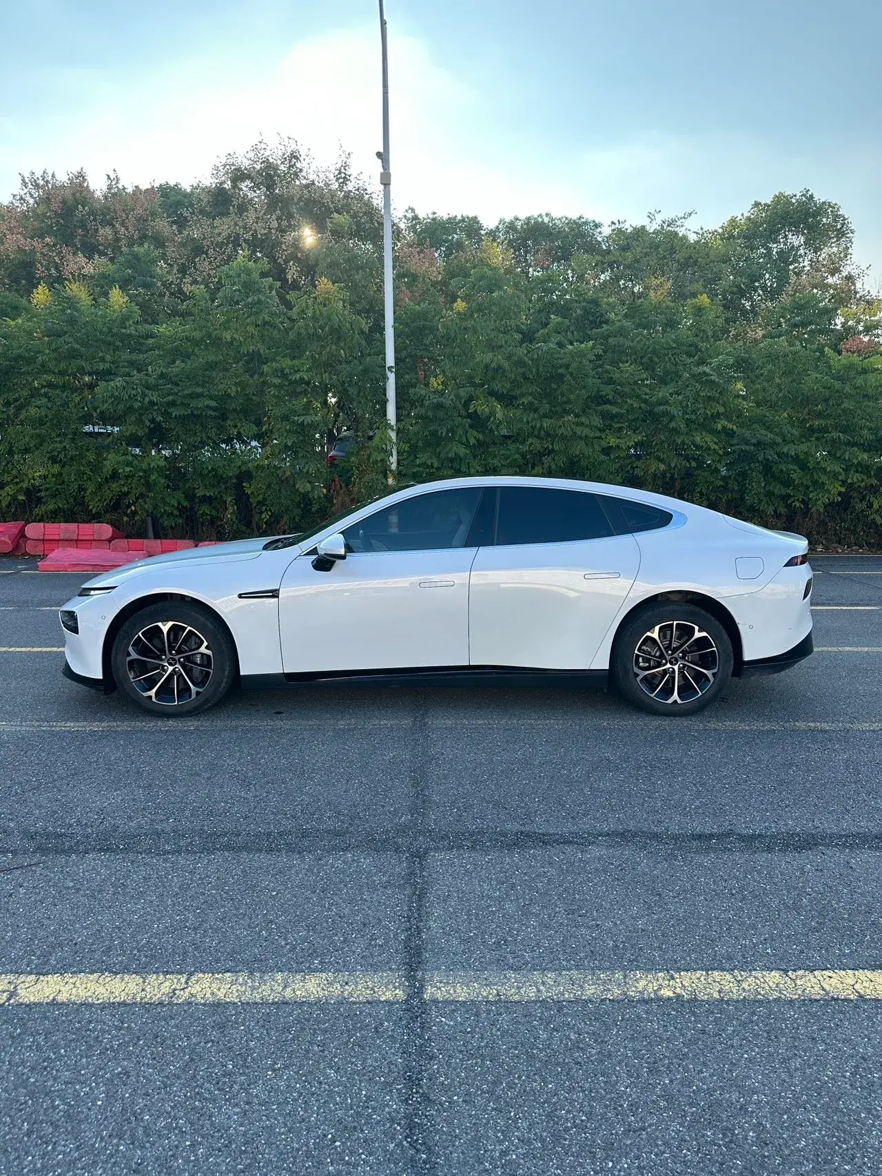 2020 XPENG P7 thumbnail 3