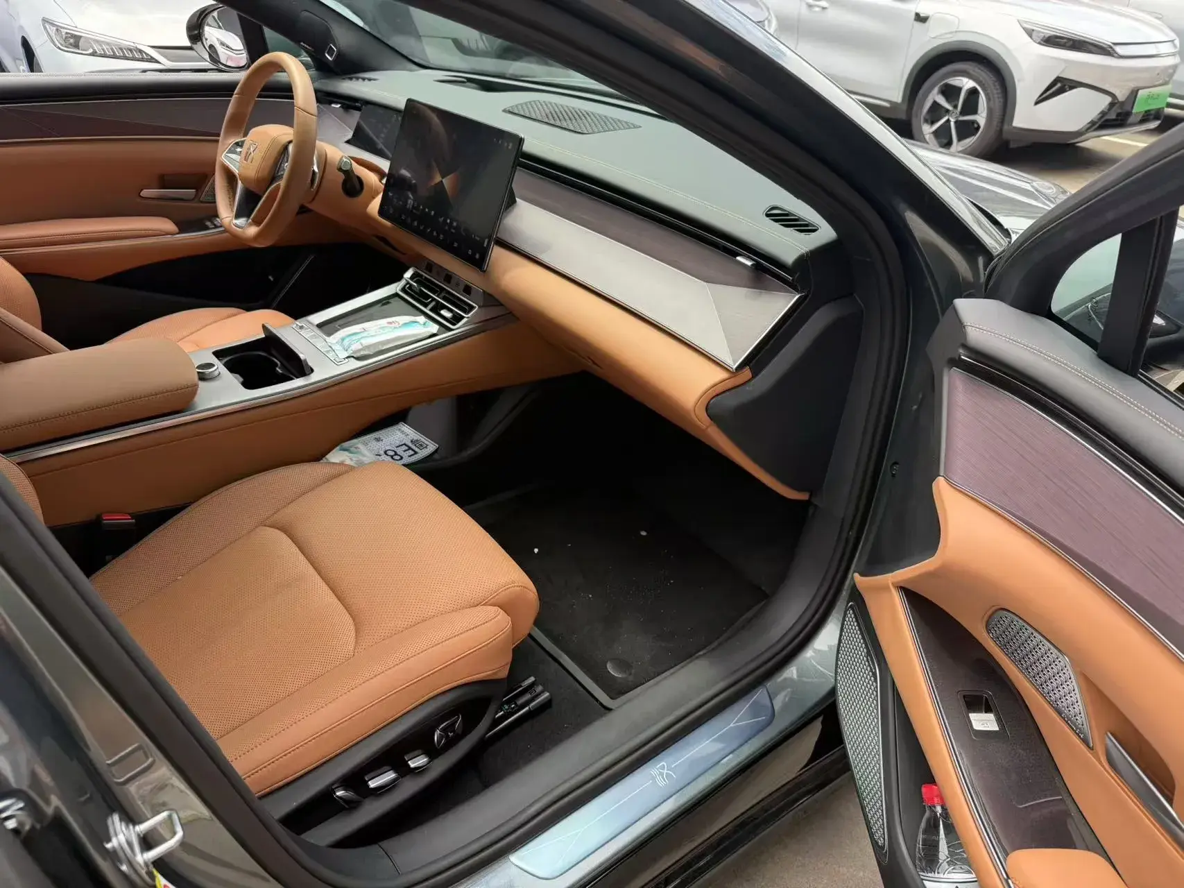 2025 BYD HANL thumbnail 2