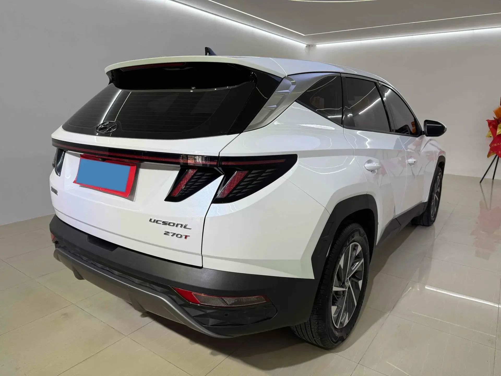 2021 HYUNDAI TUCSON thumbnail 4