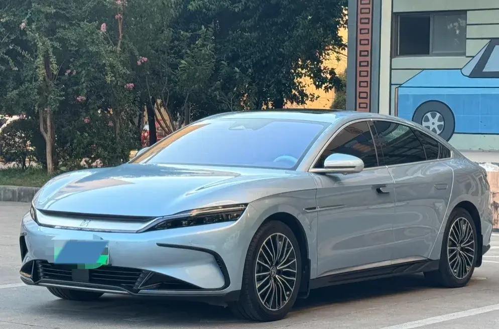 2023 BYD HAN view 1