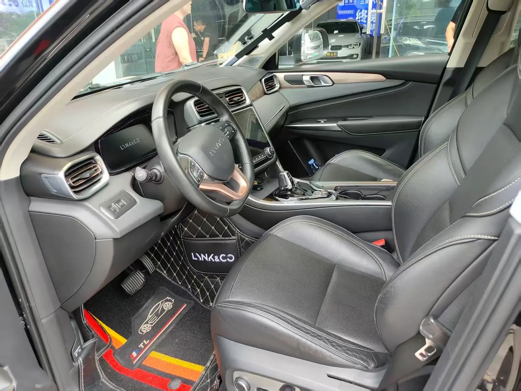 2018 LYNK&CO 01 thumbnail 3