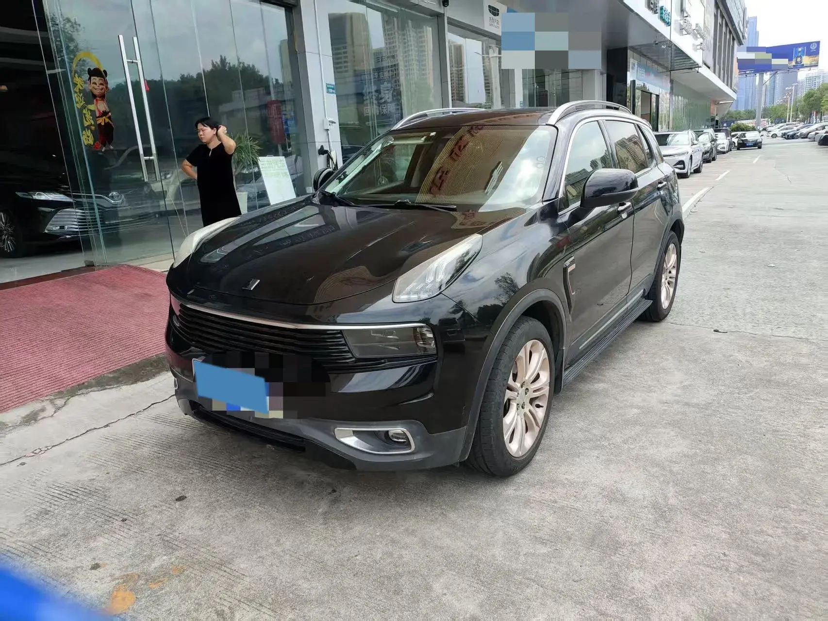 2018 LYNK&CO 01 view 1