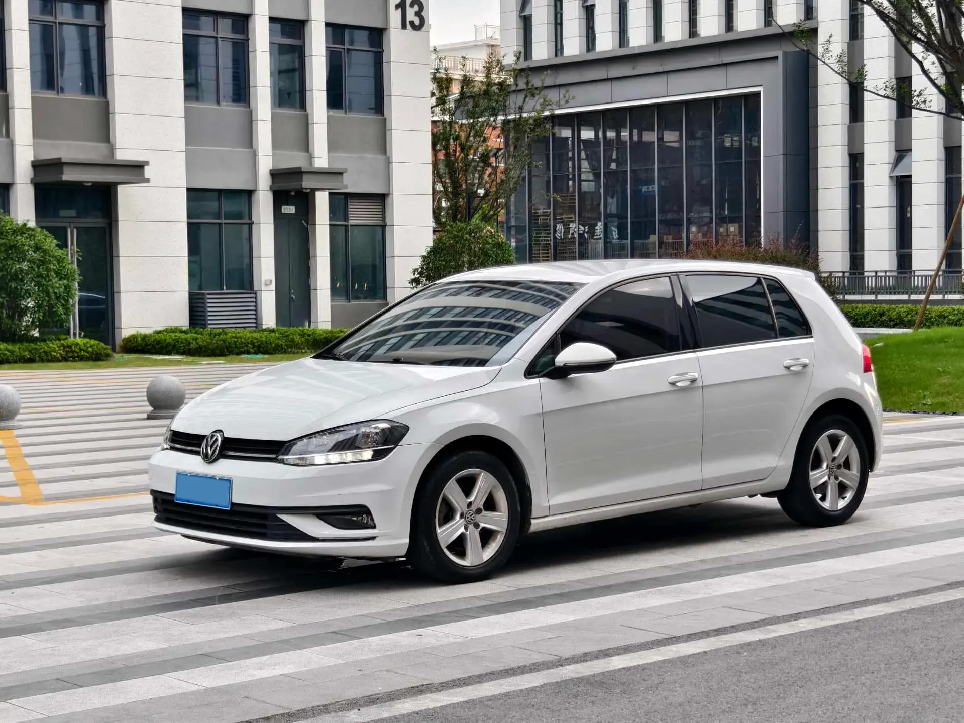 2018 VOLKSWAGEN GOLF view 1