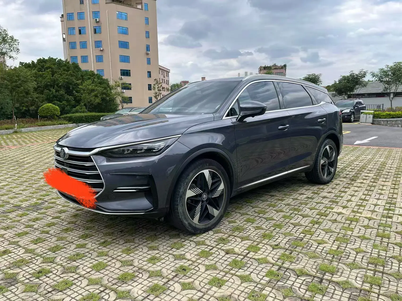 2023 BYD TANG view 1