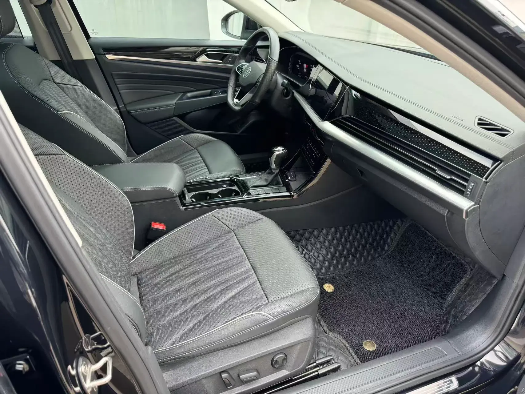 2022 VOLKSWAGEN PASSAT thumbnail 4