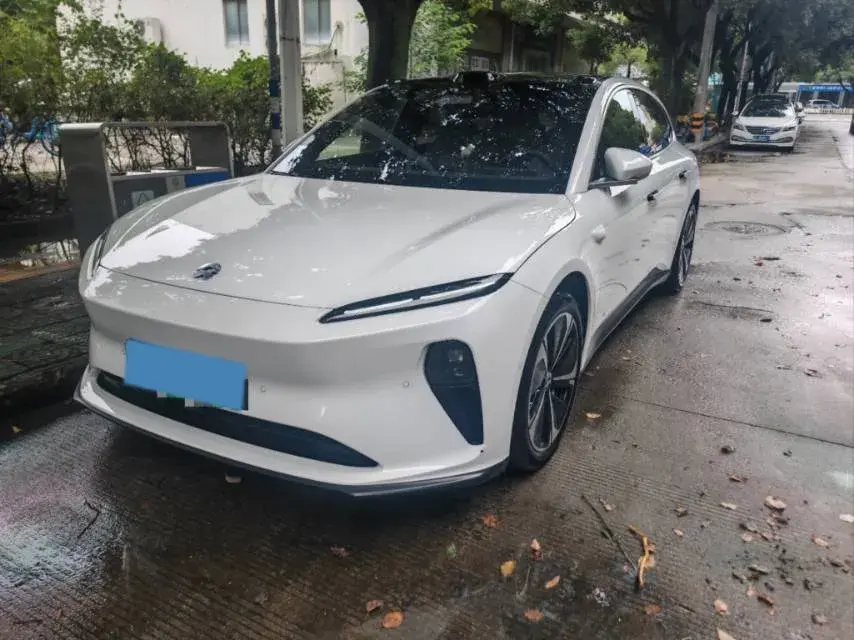 2024 NIO ET5T view 1