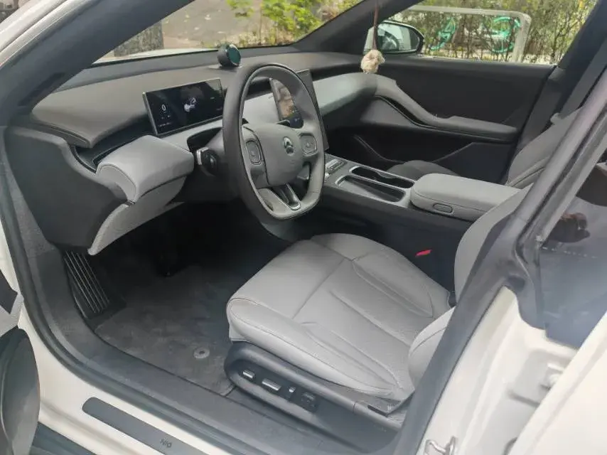 2024 NIO ET5T thumbnail 3