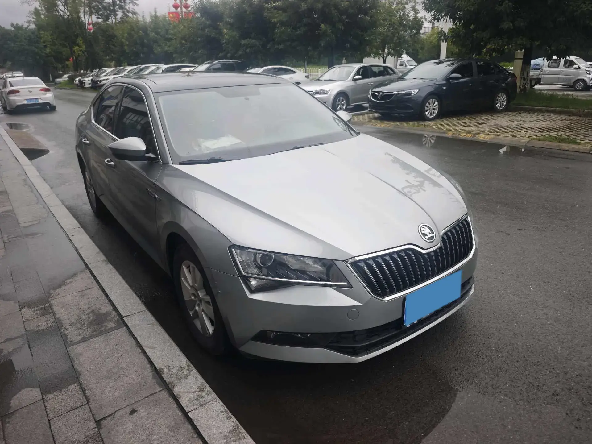 2018 SKODA SUPERB thumbnail 3