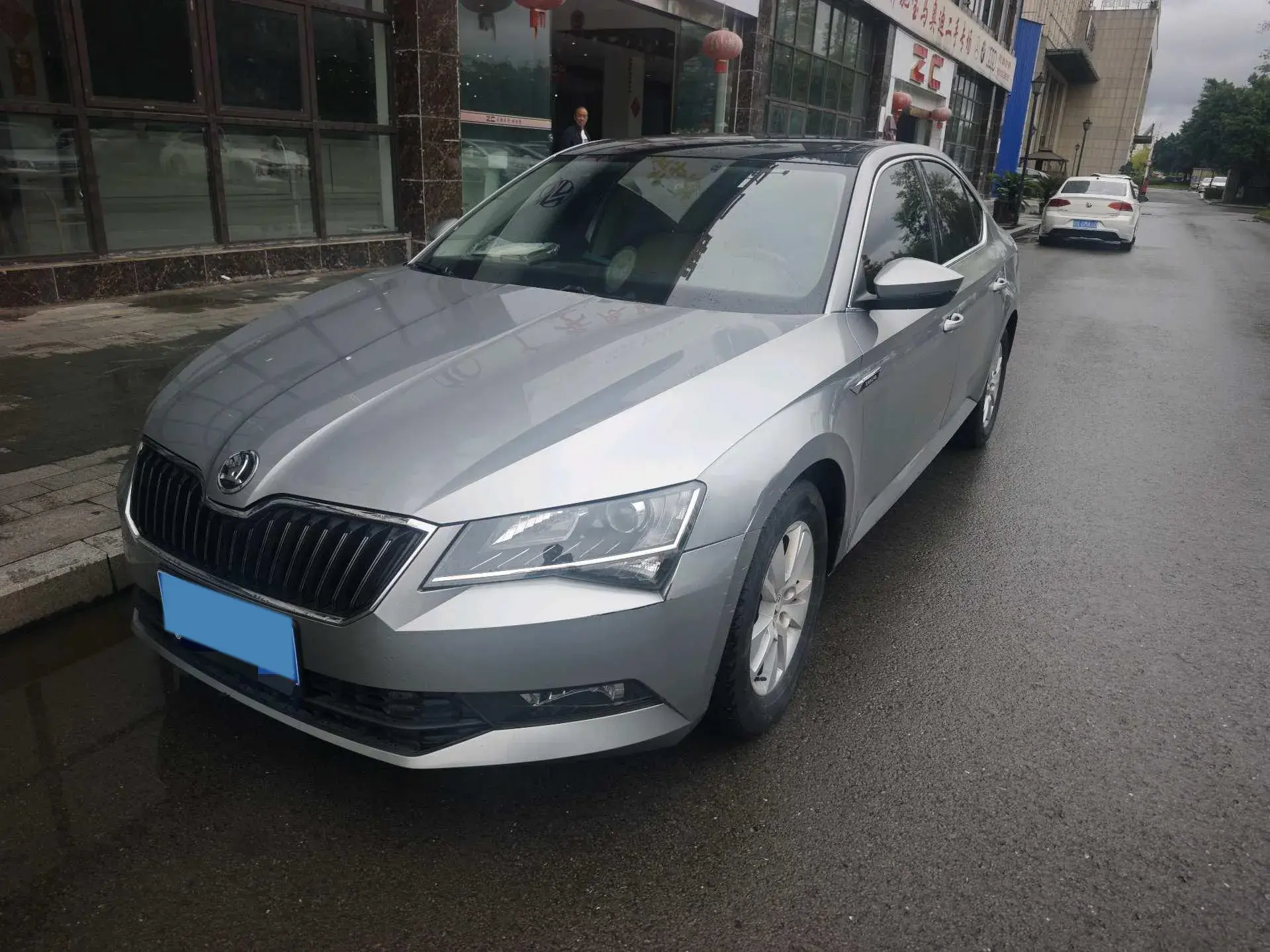 2018 SKODA SUPERB view 1