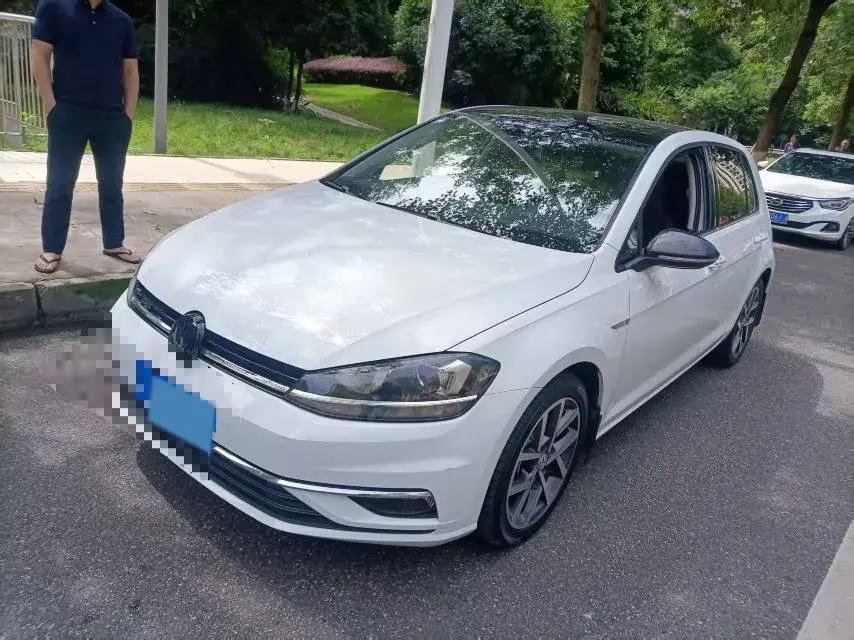 2020 VOLKSWAGEN GOLF view 1