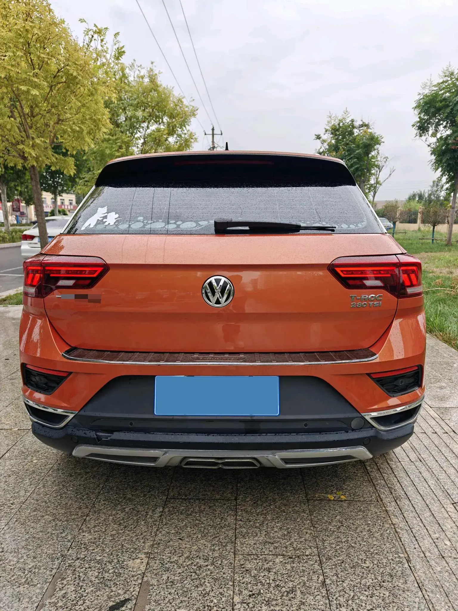 2018 VOLKSWAGEN T-ROC thumbnail 3