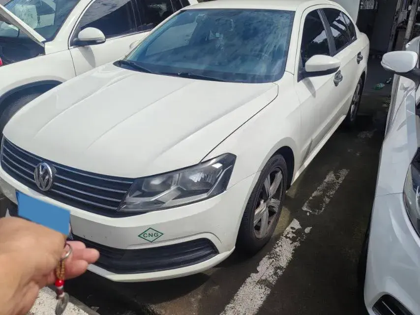 2017 VOLKSWAGEN LAVIDA view 1