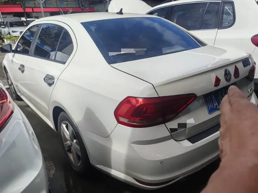 2017 VOLKSWAGEN LAVIDA thumbnail 4