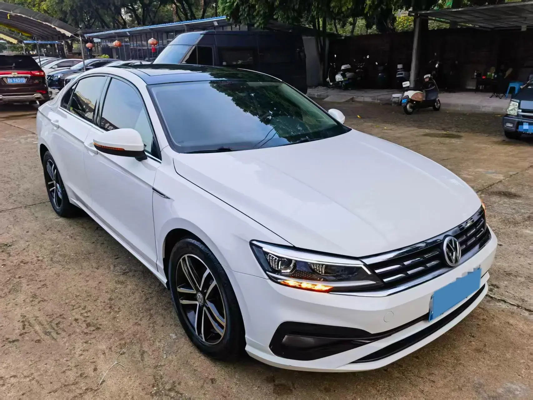 2021 VOLKSWAGEN LAMANDO thumbnail 3