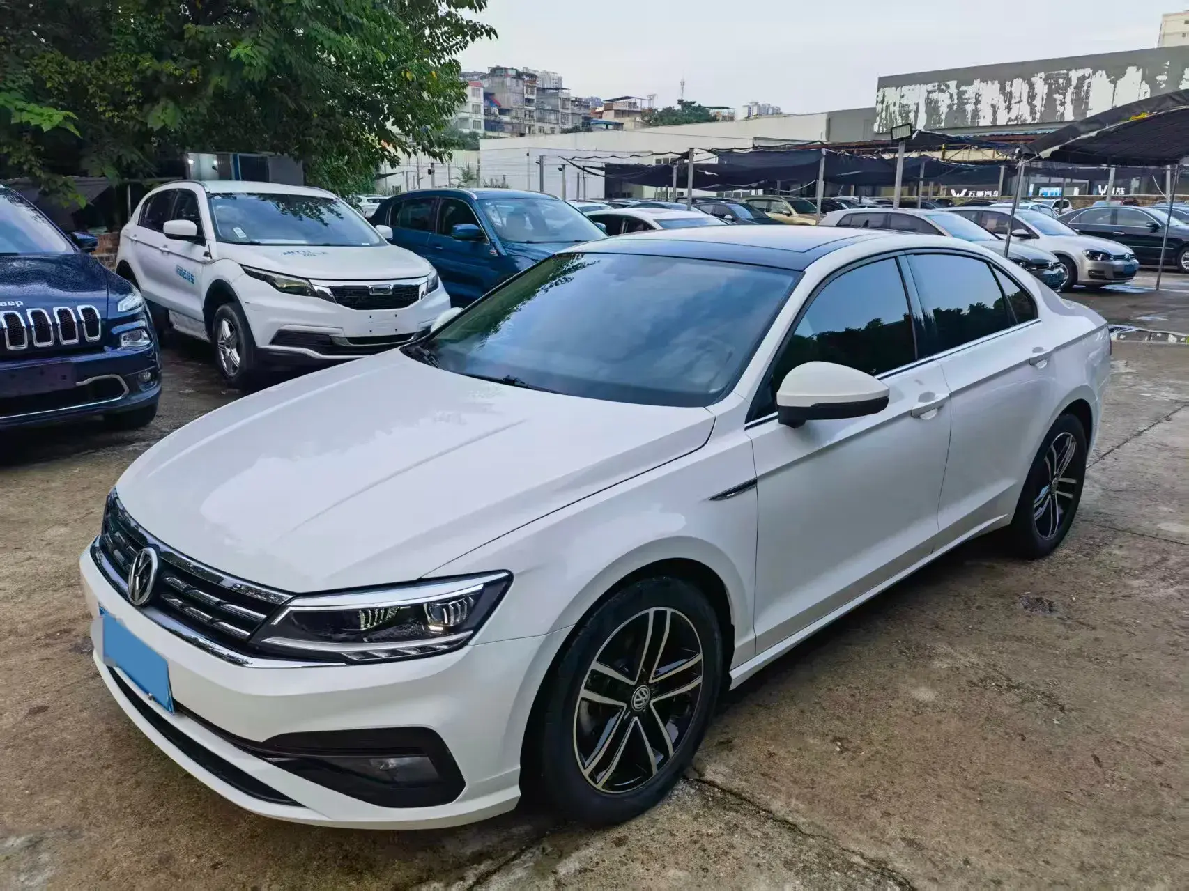 2021 VOLKSWAGEN LAMANDO view 1