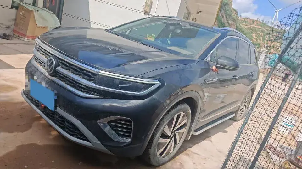 2021 VOLKSWAGEN TALAGON view 1