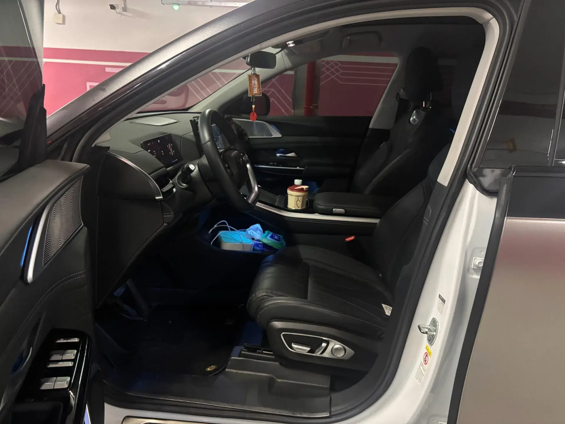 2022 XPENG G9 thumbnail 3