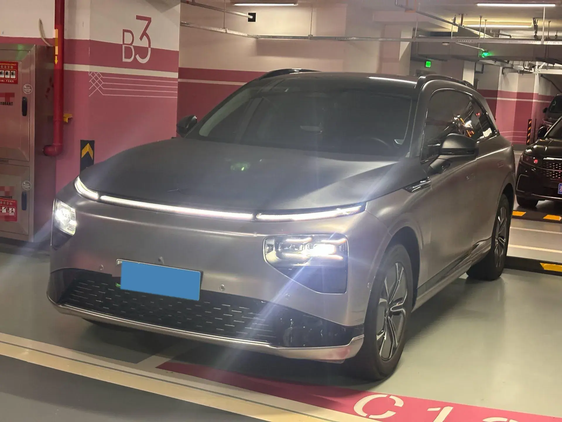 2022 XPENG G9 view 1