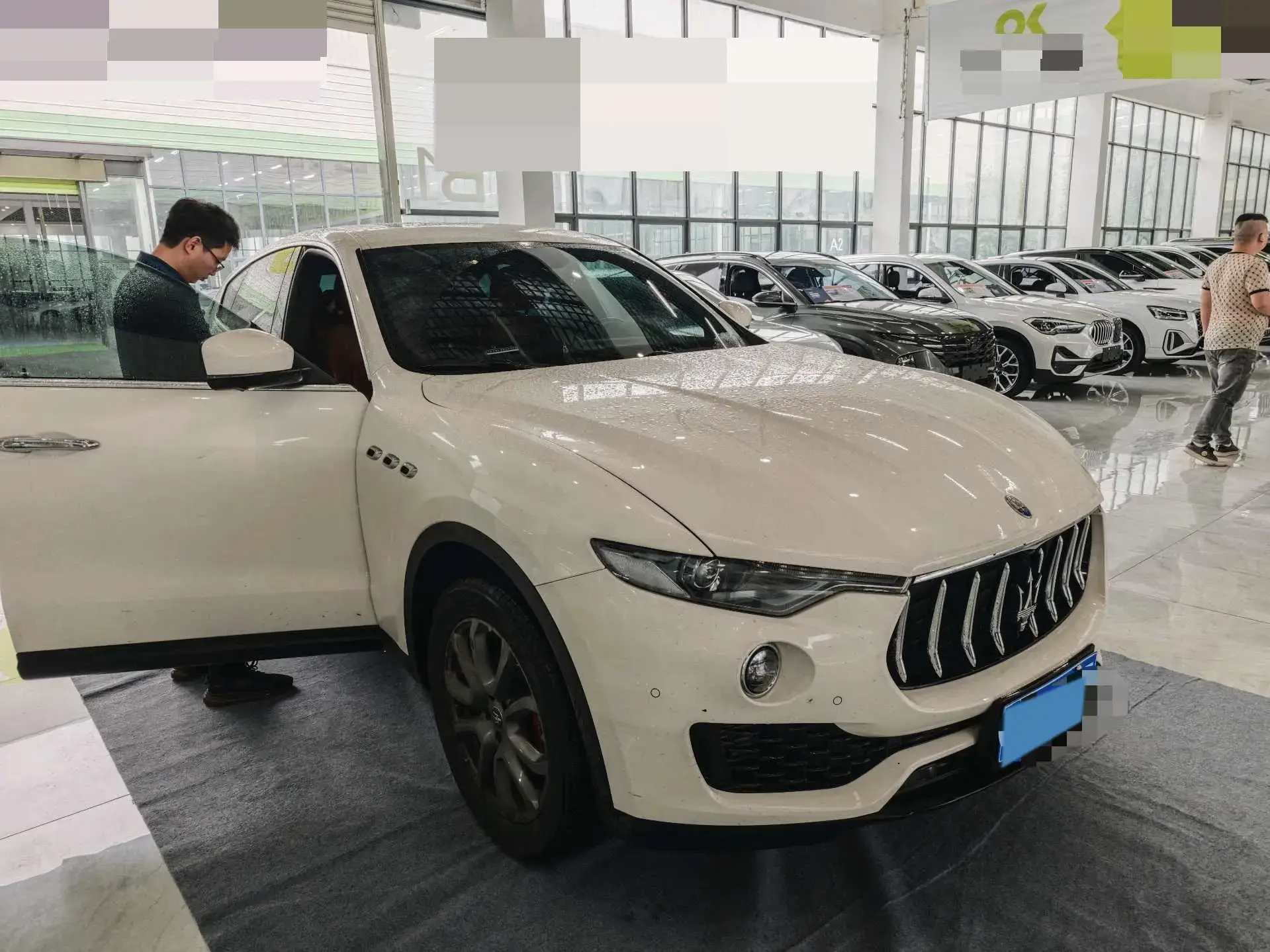 2021 MASERATI LEVANTE thumbnail 2