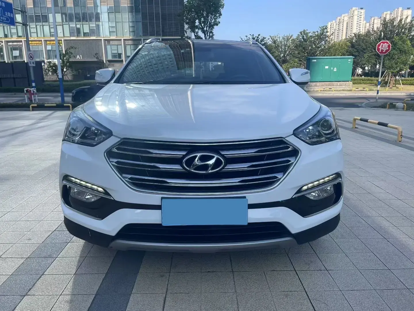 2017 HYUNDAI SANTAFE thumbnail 3