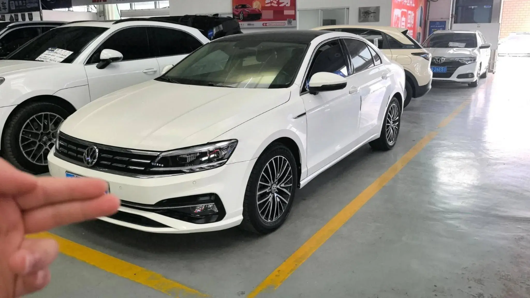 2019 VOLKSWAGEN LAMANDO view 1