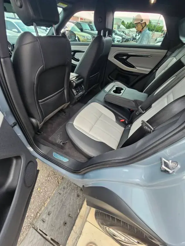 2020 LAND ROVER thumbnail 4