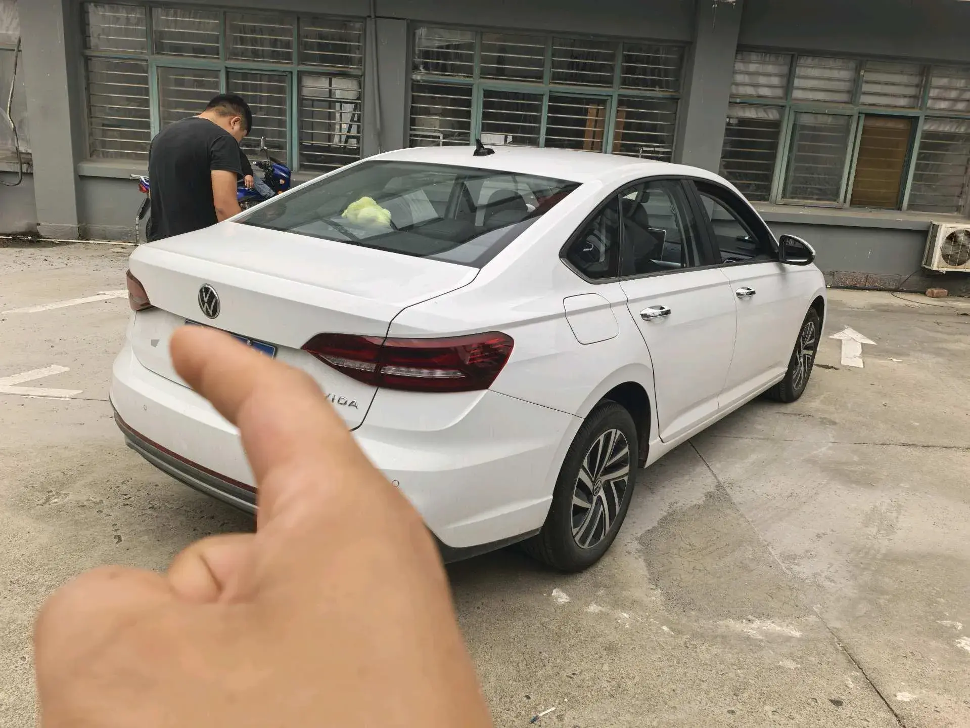 2024 VOLKSWAGEN LAVIDA thumbnail 3