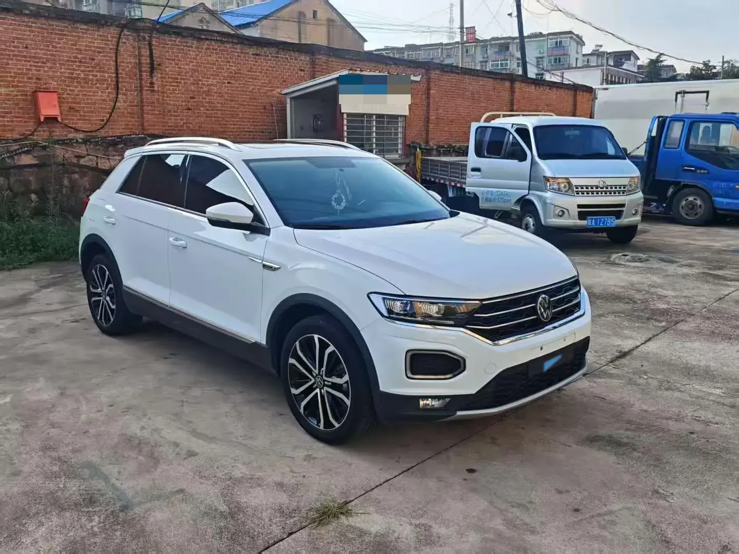 2022 VOLKSWAGEN T-ROC thumbnail 3