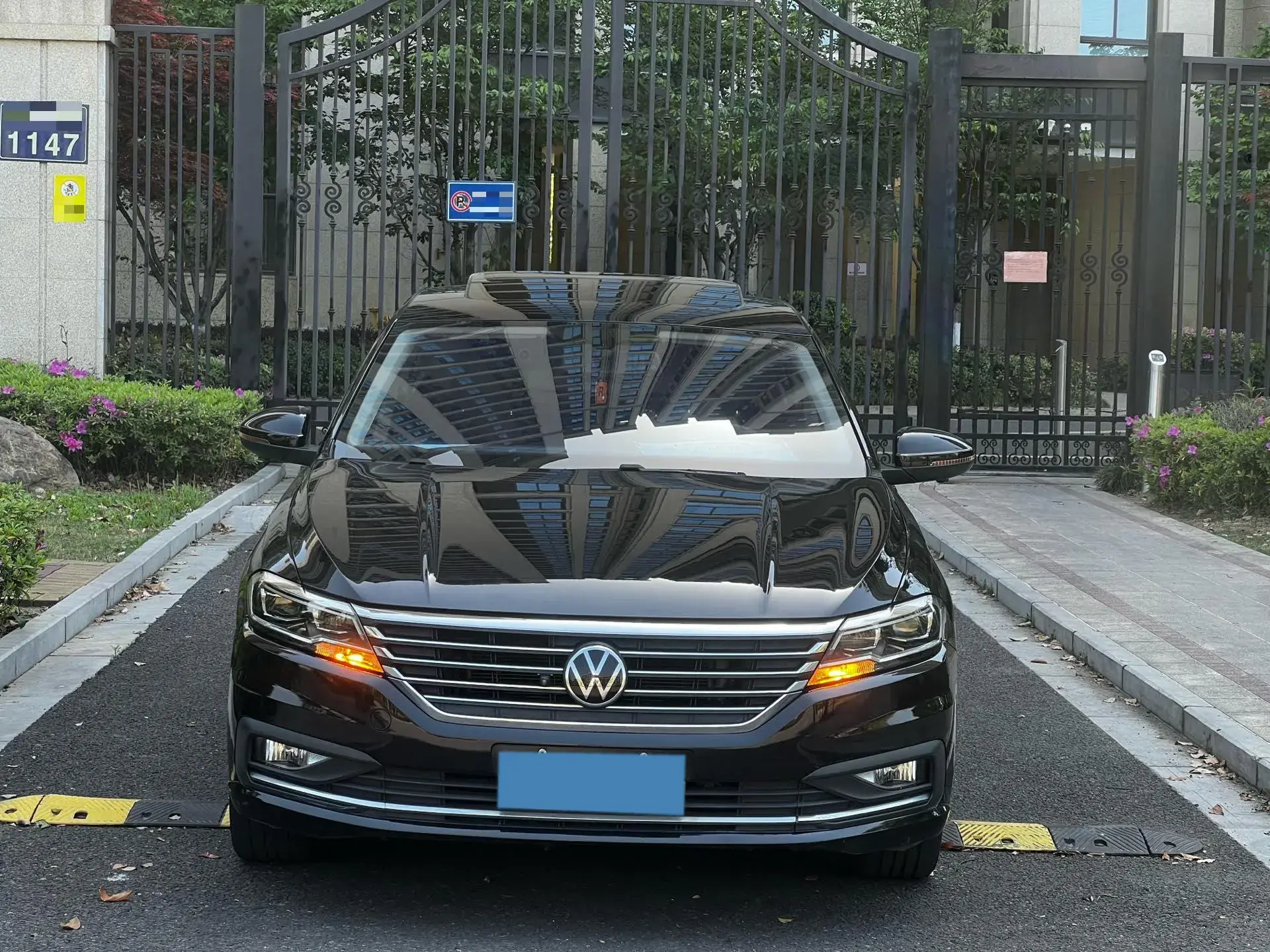 2021 VOLKSWAGEN LAVIDA thumbnail 3