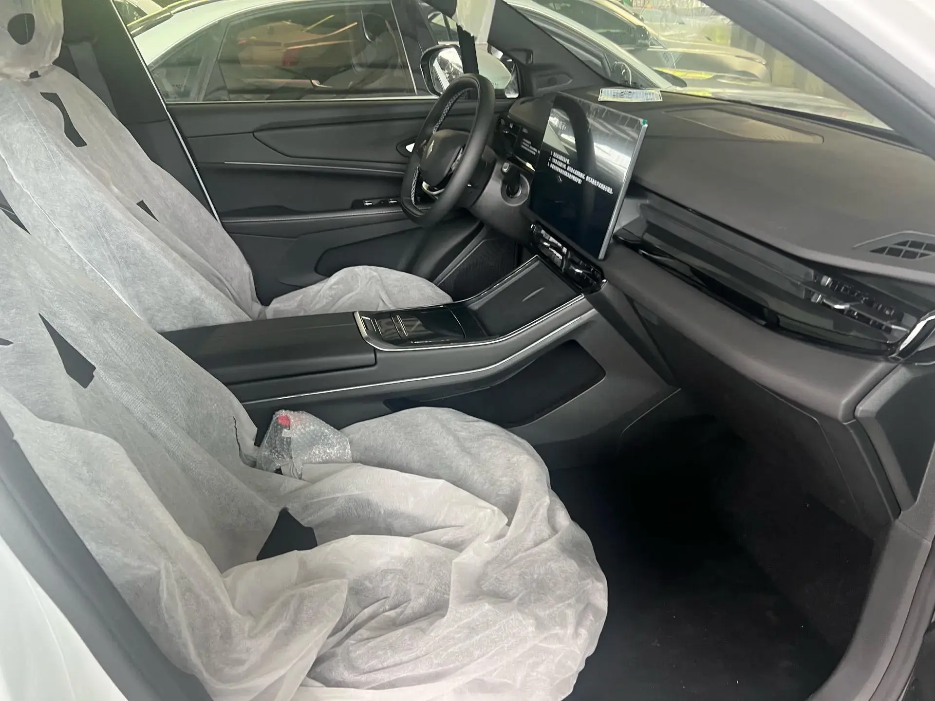 2023 LIVAN 7 thumbnail 4